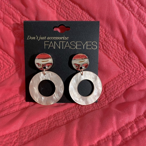 NWT Don’t just accessorize FANTASEYES Gold earrings - Picture 1 of 3